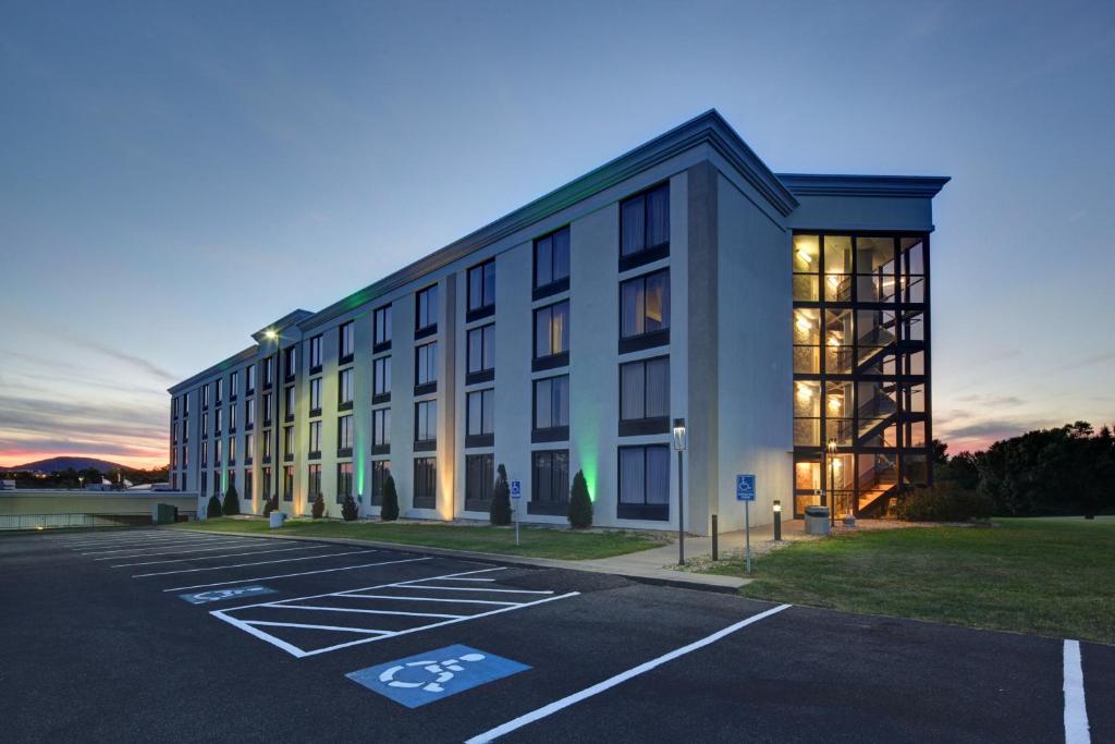 Holiday Inn Staunton Conference Center, an IHG Hotel