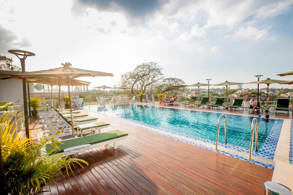Swimming pool