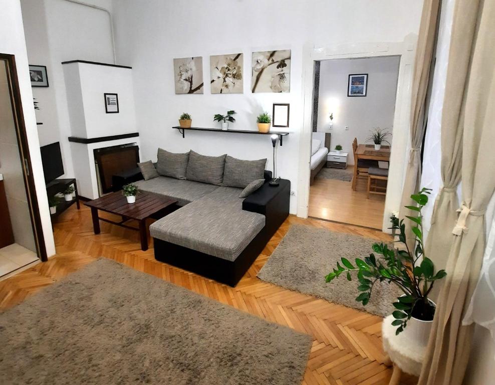 Central Gold Apartment — Hotel in Budapest