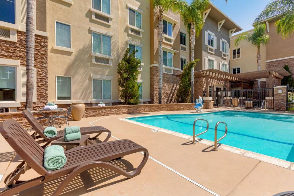 Comfort Inn & Suites Near Ontario Airport Photo 14