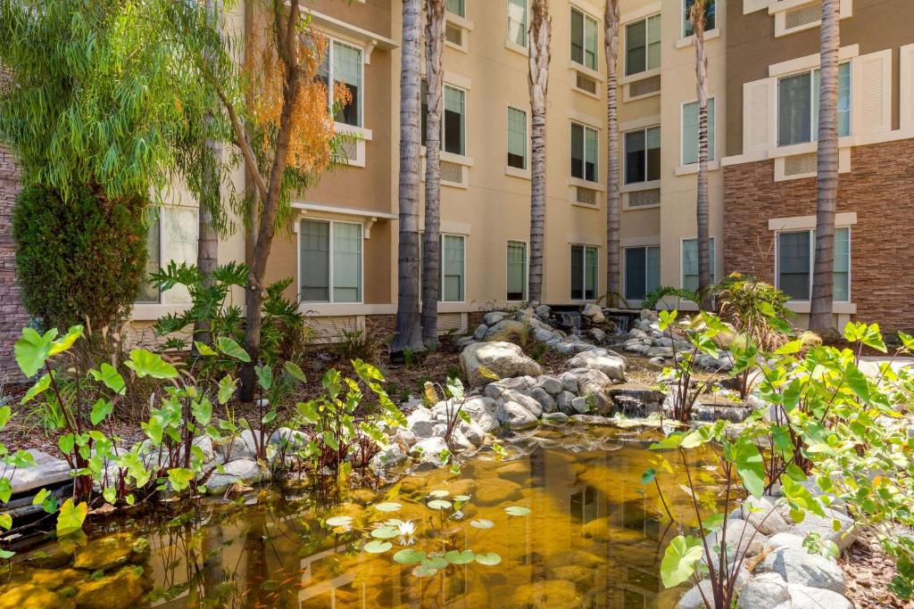Comfort Inn & Suites Near Ontario Airport Photo 17
