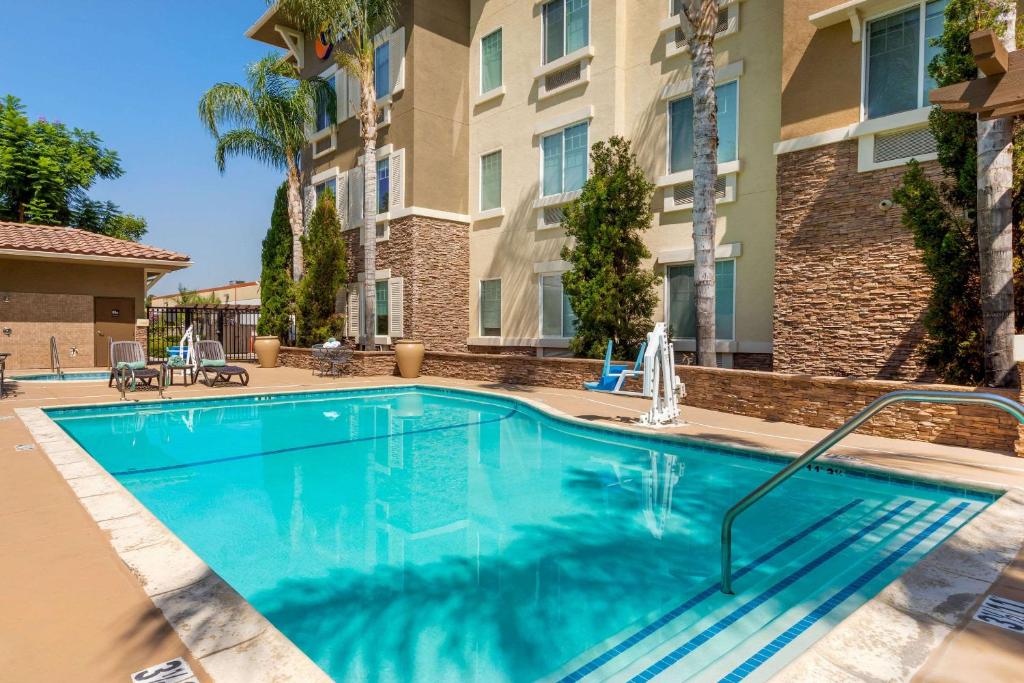 Comfort Inn & Suites Near Ontario Airport Photo 37