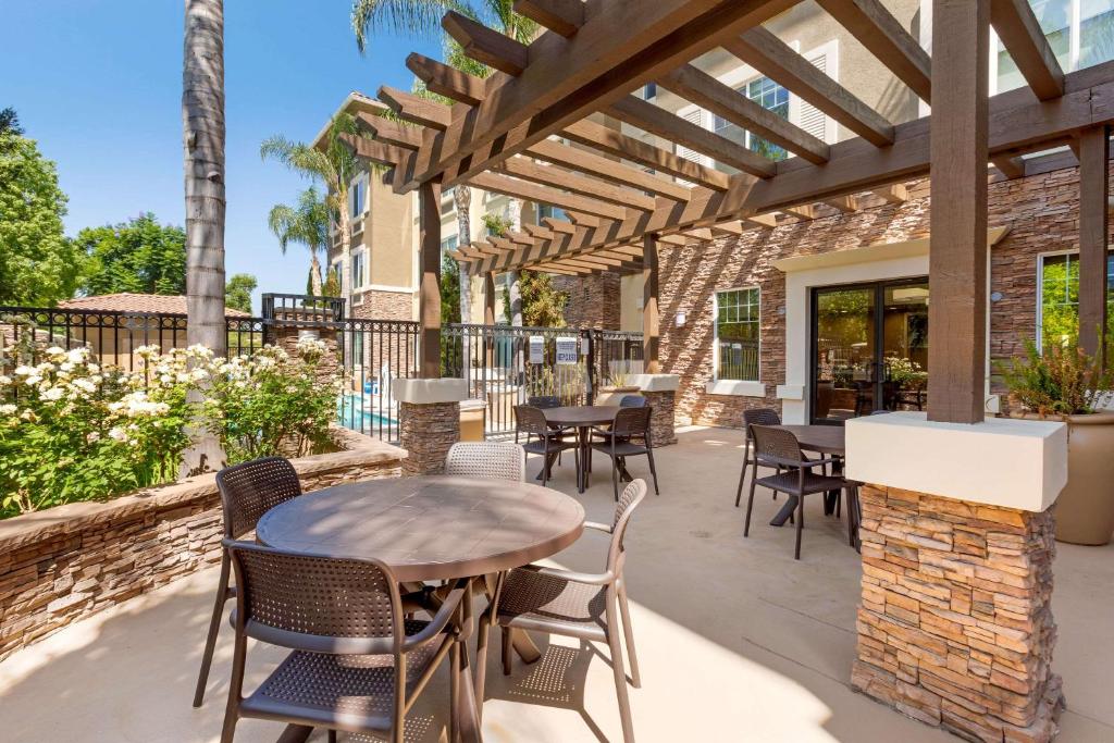 Comfort Inn & Suites Near Ontario Airport Photo 44
