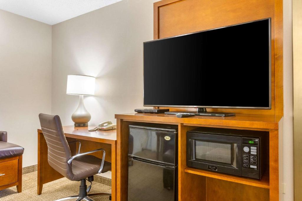 Comfort Suites Oakbrook Terrace Photo 11