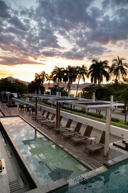 Ramada by Wyndham Acapulco Hotel & Suites photo