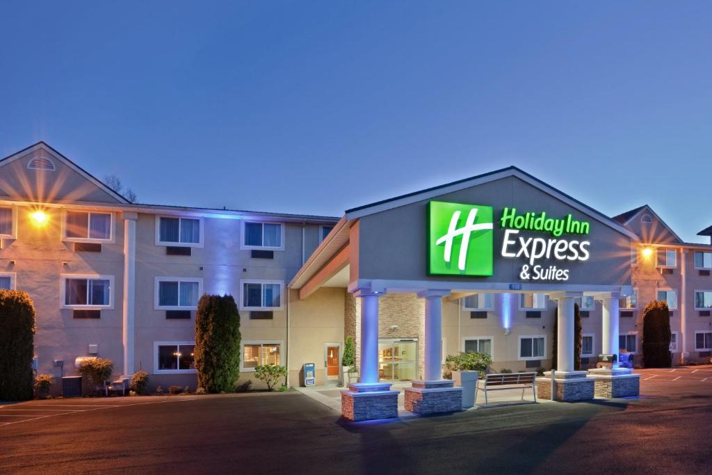 Holiday Inn Express Hotels & Suites Burlington photo