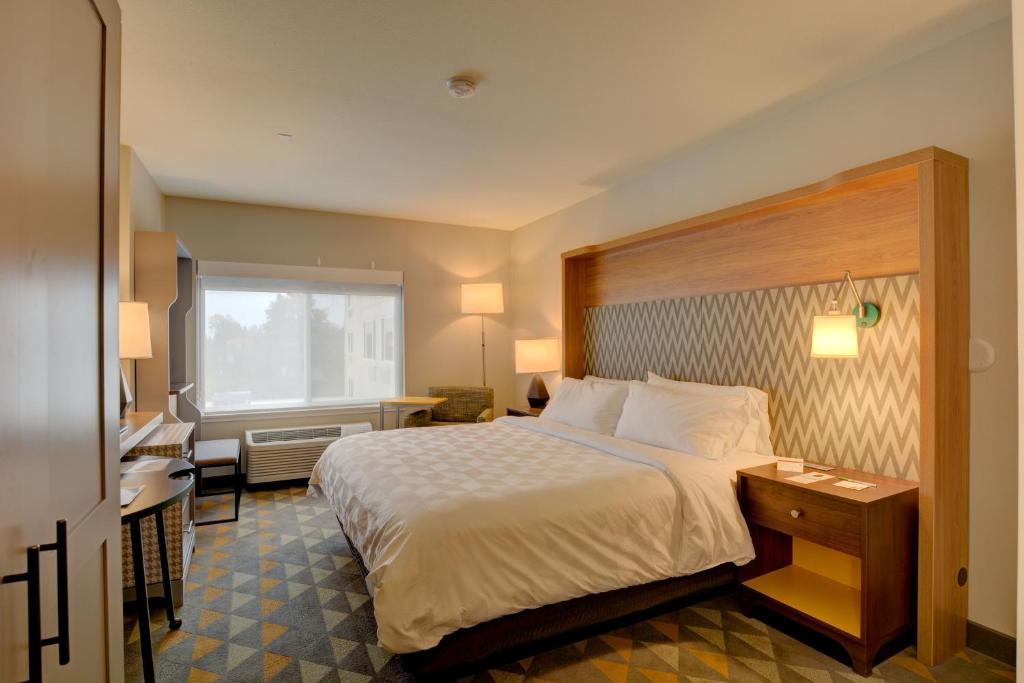 Holiday Inn Salem photo