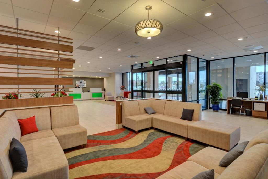 Holiday Inn Salem photo