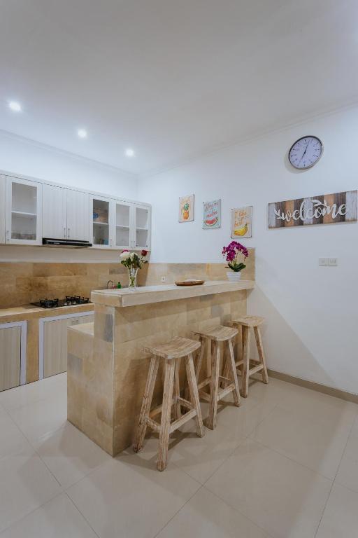 VILLA CATHY - 3 Bed Private Pool Villa in Seminyak photo