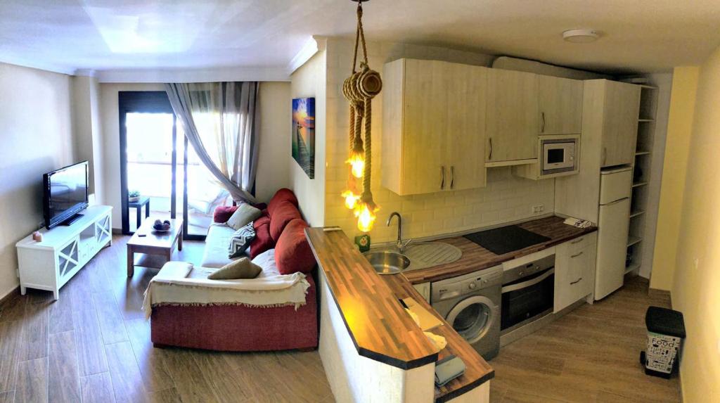 Coqueto apartamento en Puerto Marina con piscina - 1