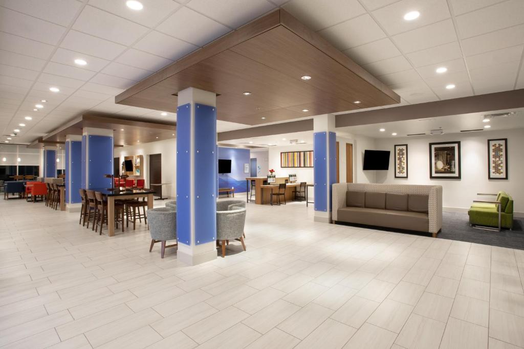 Holiday Inn Express & Suites Dakota Dunes photo
