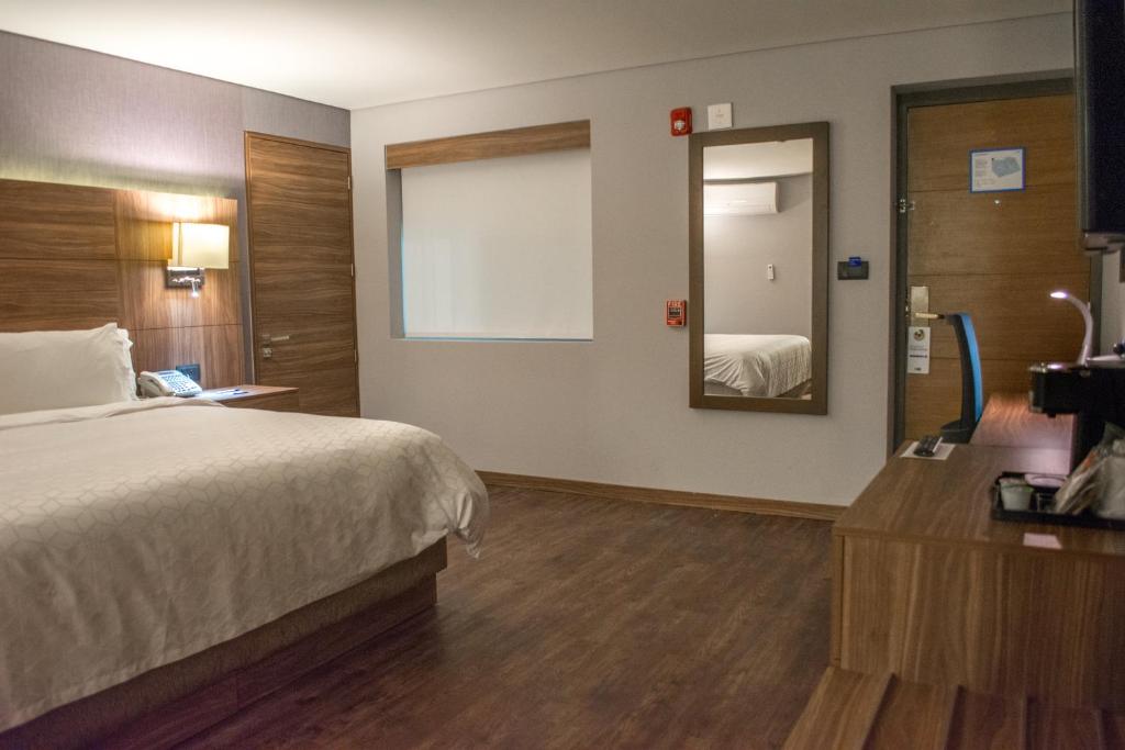 Holiday Inn Express Morelia photo