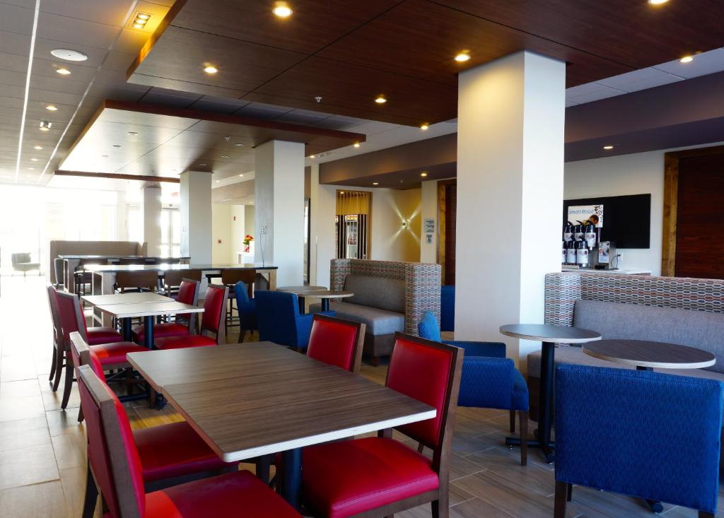 Holiday Inn Express & Suites Omaha - Millard Area By IHG お料理のイメージ