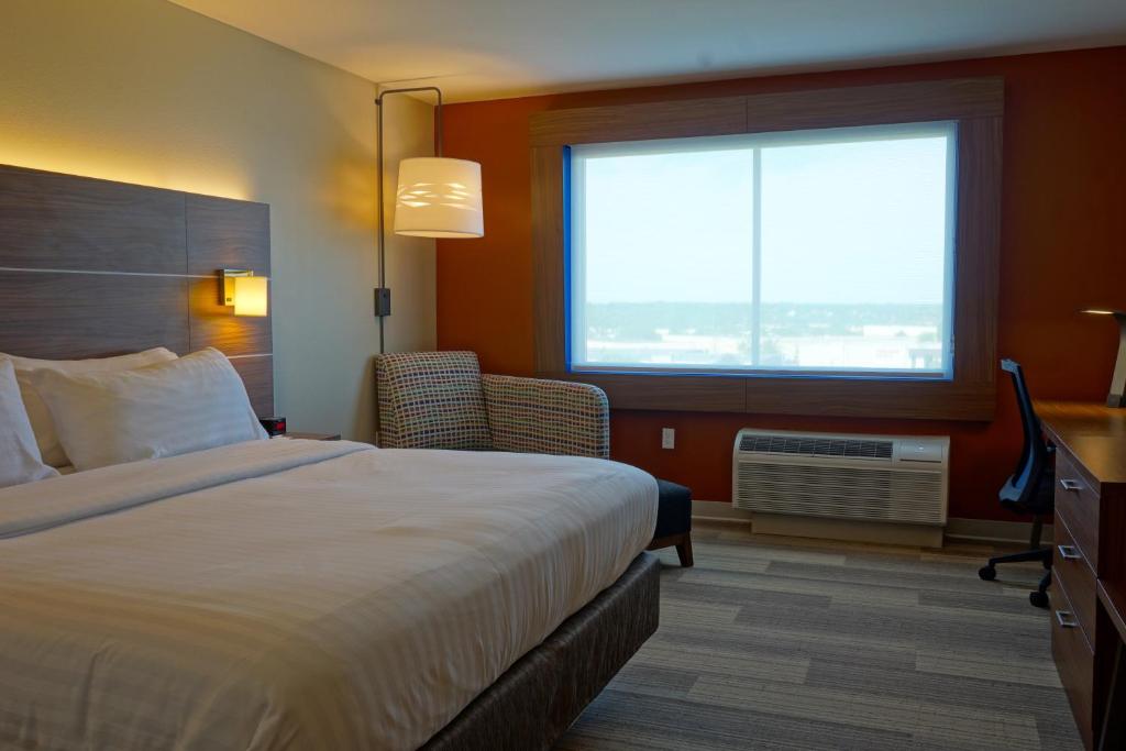 Holiday Inn Express & Suites Omaha - Millard Area By IHG