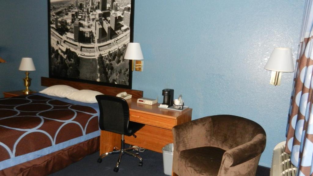 Super 8 By Wyndham Potosi photo