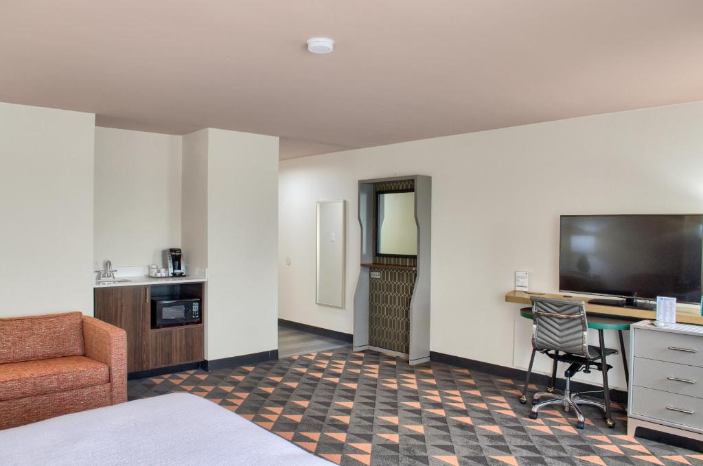 Holiday Inn Mobile West - I-10 Photo 23