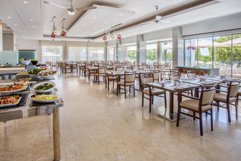 Crowne Plaza Limassol Photo 37