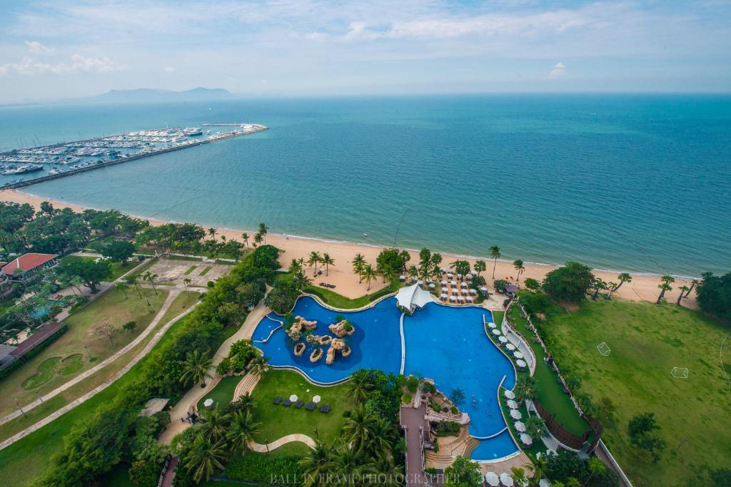 Movenpick Residences Pattaya with Ocean View — Hotel in Pattaya