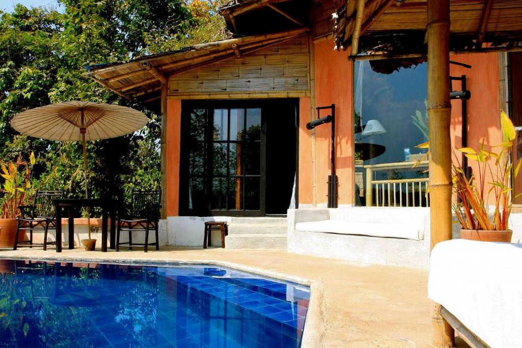 สระว่ายน้ำ