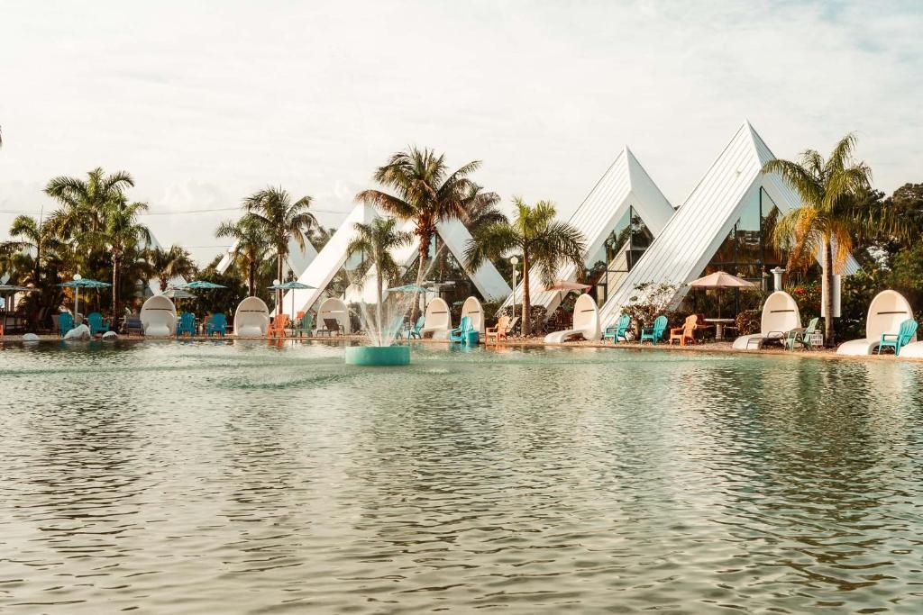 Pyramids in Florida — Hotel in Fort Myers (FL)