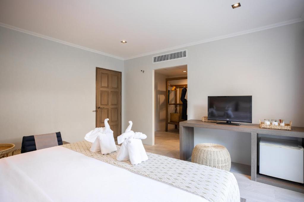 Shared lounge/TV area