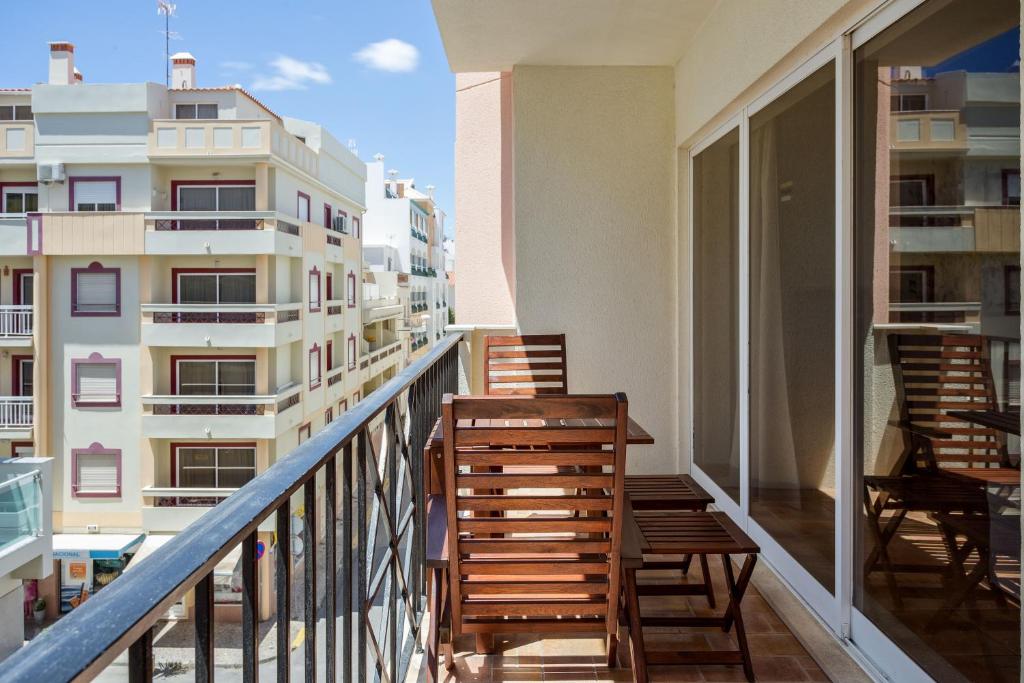 Monte Gordo Beach Flat with Balcony 전경