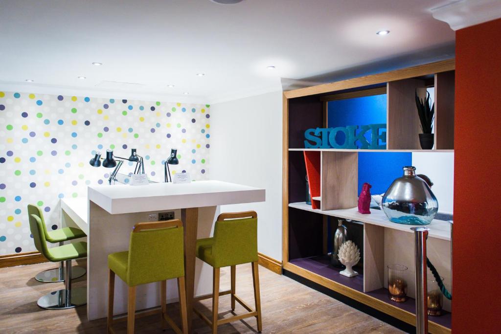 ホリデイ イン ストーク オン トレント バイ IHG (Holiday Inn Stoke on Trent By IHG) レストラン