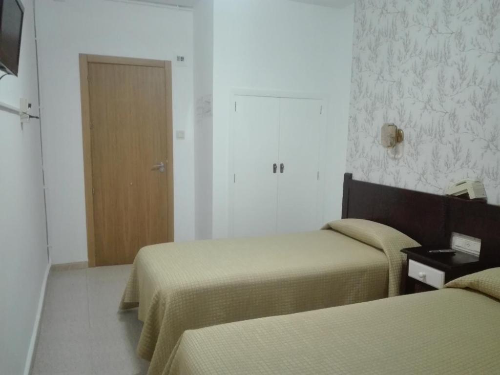 Hotel Royal - 4