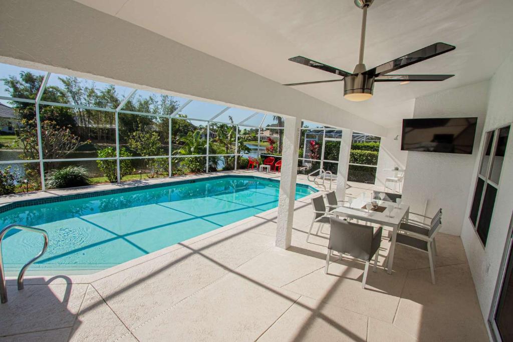 Crown Pointe- Crown Pointe Blvd.,E., Naples