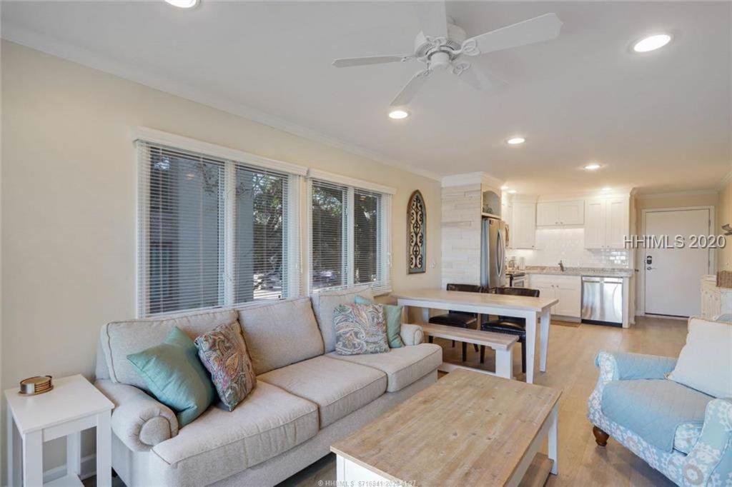 Direct Oceanfront Private Villa Overlooking Pool Beach - South Forest Beach - Right next to Coligny 전경