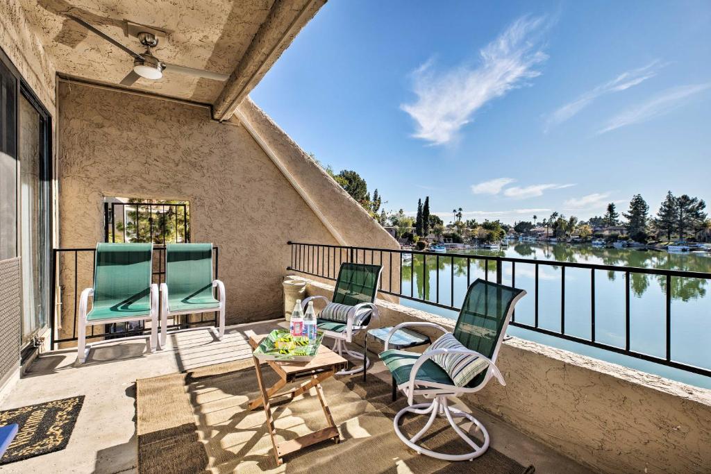 4 Mi to ASU Lake-View Tempe Condo with Pool Access, Tempe