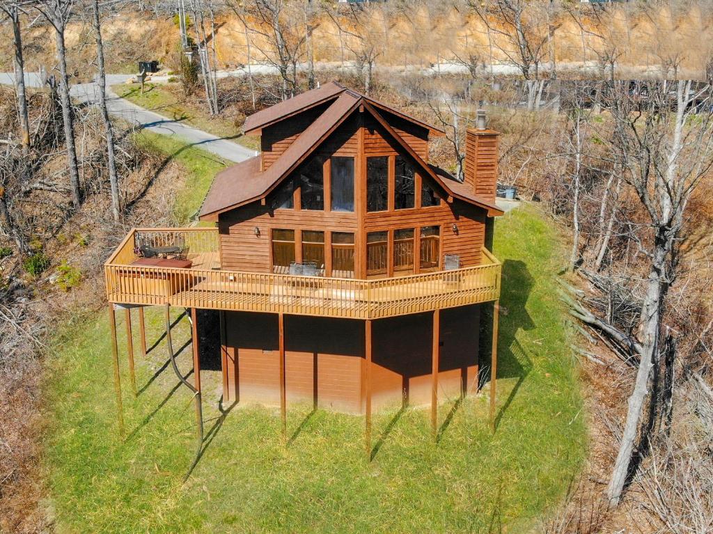 Her Majesty's Way, Awesome Mtn Views, FREE tickets each paid day, Hot TUB, WIFI!!!, Gatlinburg