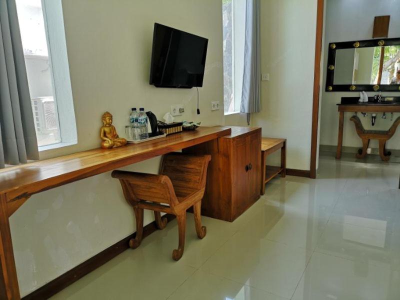 Shared lounge/TV area