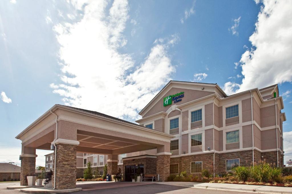 Holiday Inn Express Hotel and Suites Ada photo
