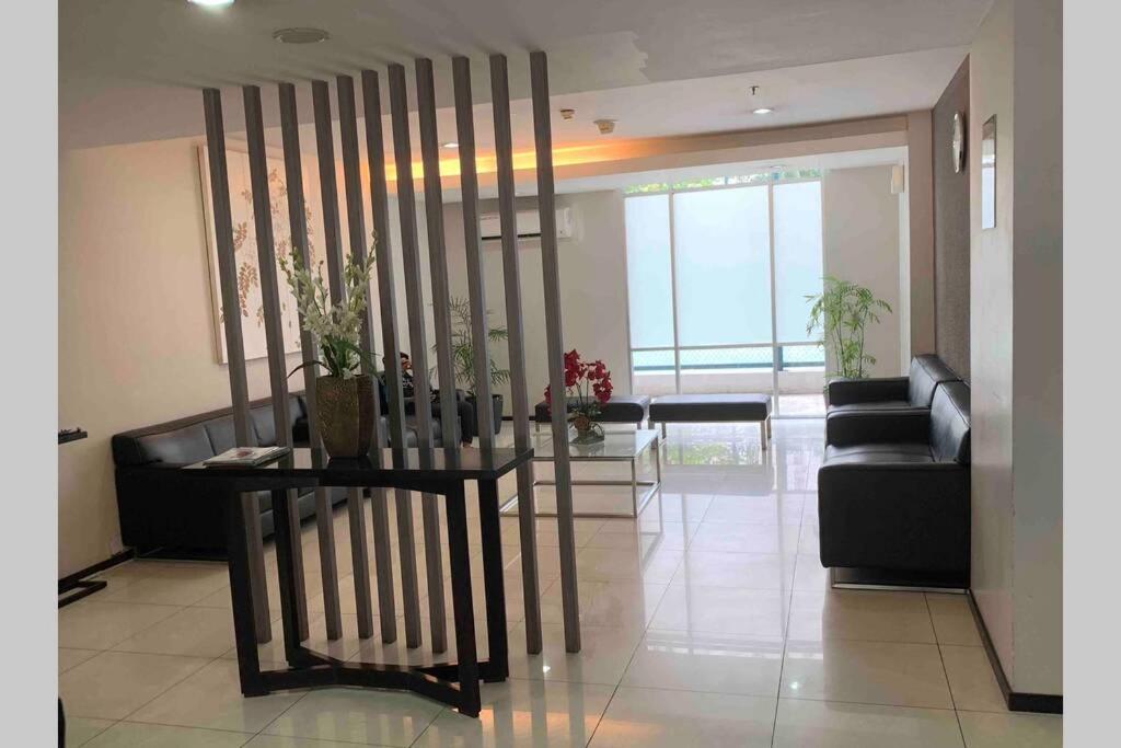 자카르타의 Minimalist Studio 1BR at Green Bay Pluit Apartment 아고다 Agoda