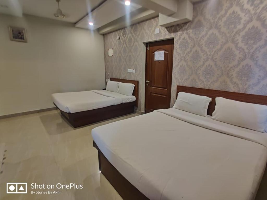 Sreepathi Indraprastha Hotel and Serviced Apartments photo