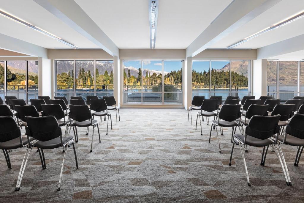 غرفة الاجتماعات/الاحتفالات