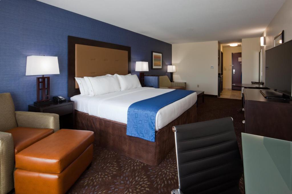 Holiday Inn Express Hotel and Suites Fort Dodge photo