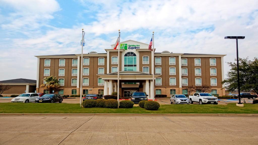Holiday Inn Express Hotel and Suites Corsicana I-45 photo
