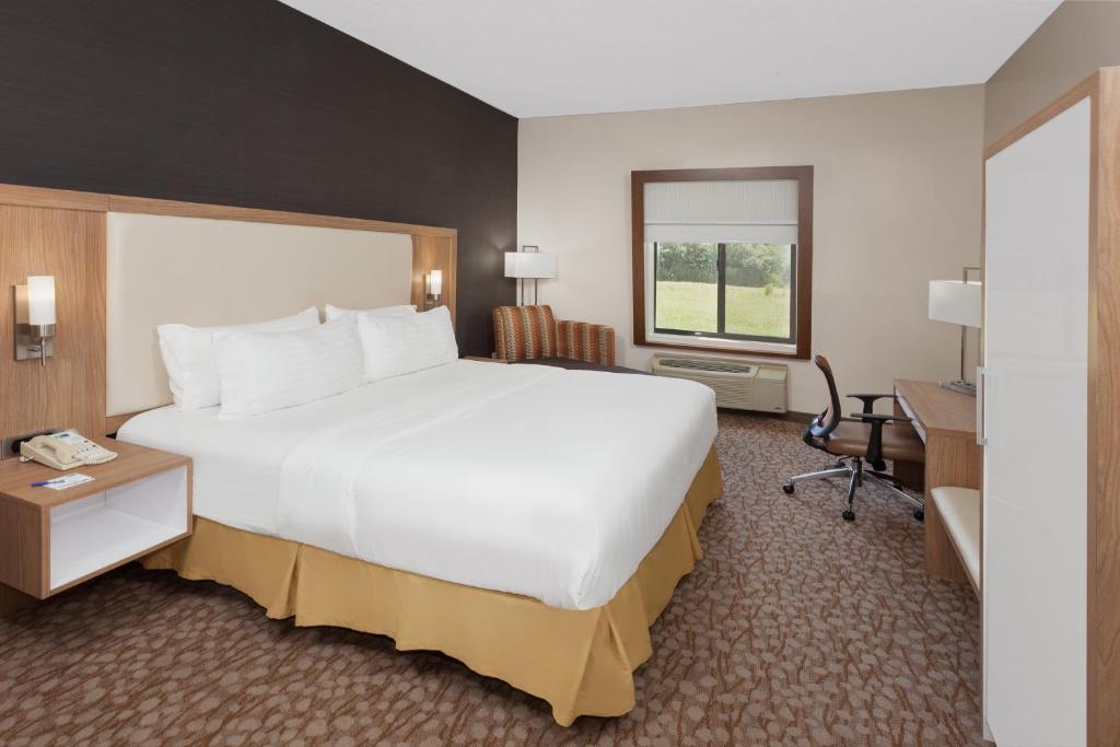 Holiday Inn Express Hotel & Suites Brookville photo