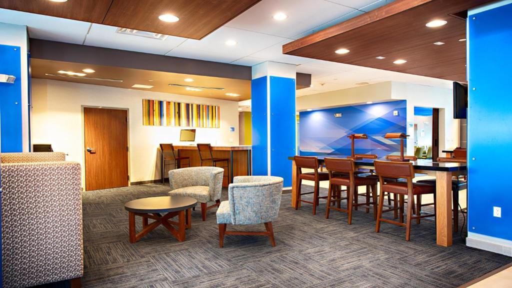 Holiday Inn Express & Suites Houston SW - Sharpstown photo