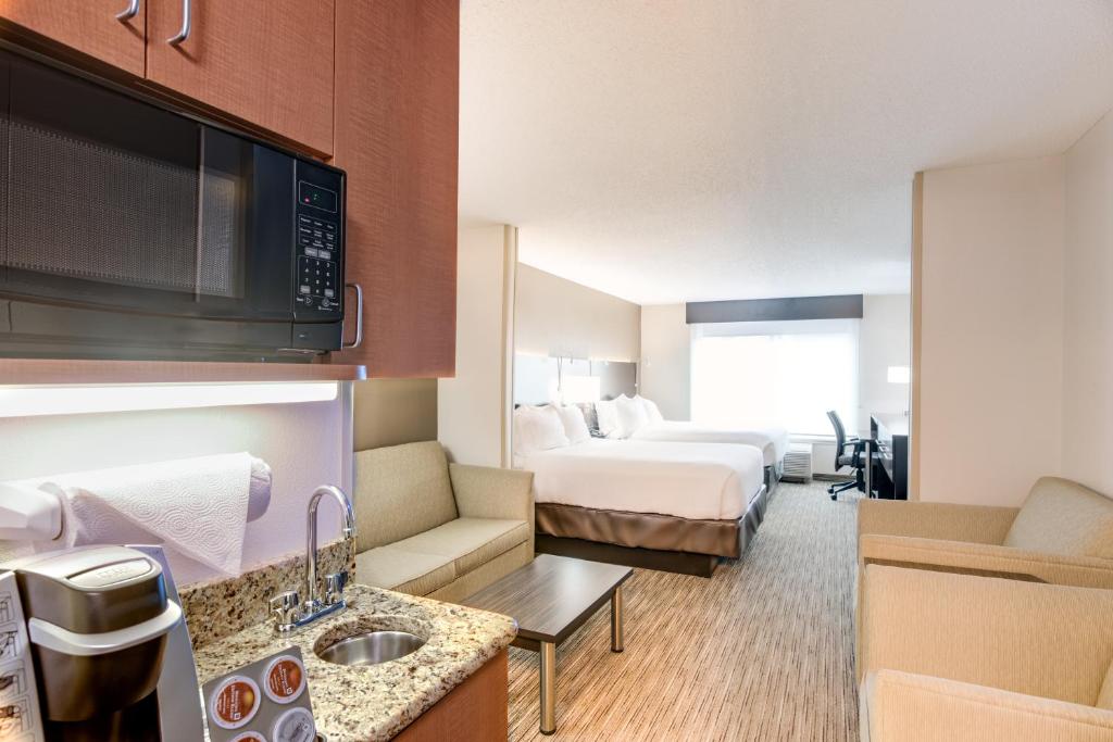 Holiday Inn Express Hotel & Suites Bethlehem photo
