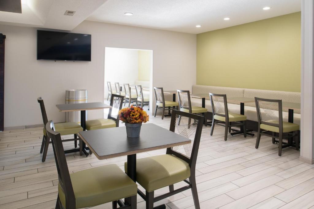Holiday Inn Express Hotel & Suites Burlington By IHG お料理のイメージ