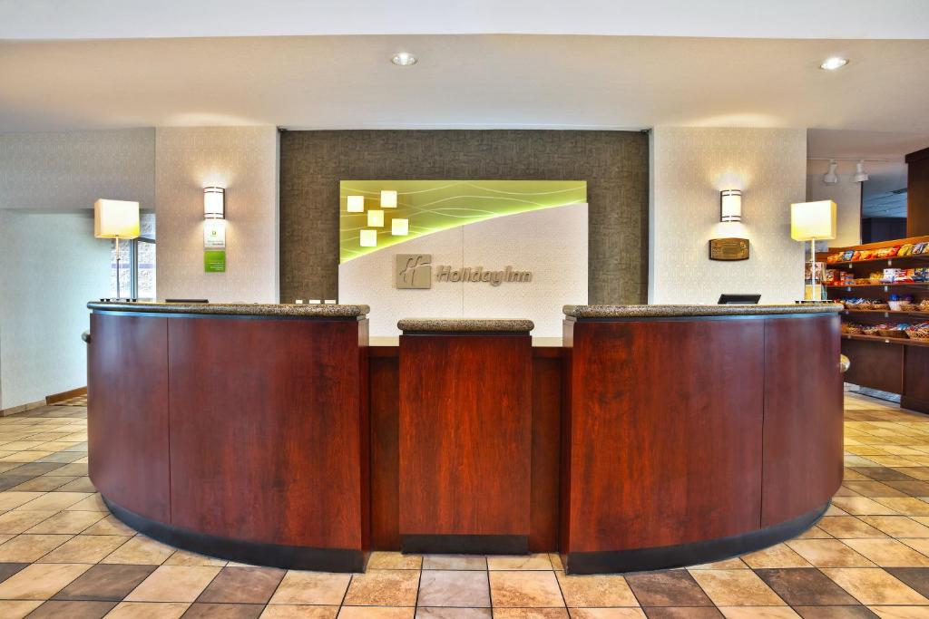 Holiday Inn & Suites Green Bay Stadium by IHG