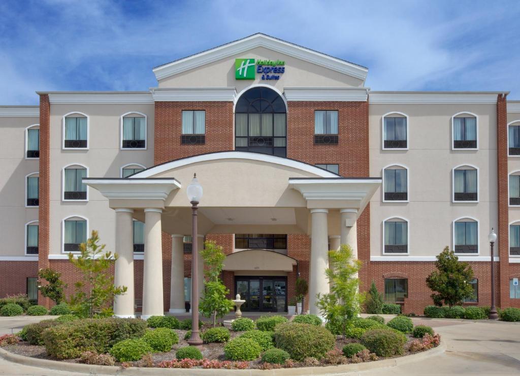 Holiday Inn Express Hotel & Suites Ennis photo