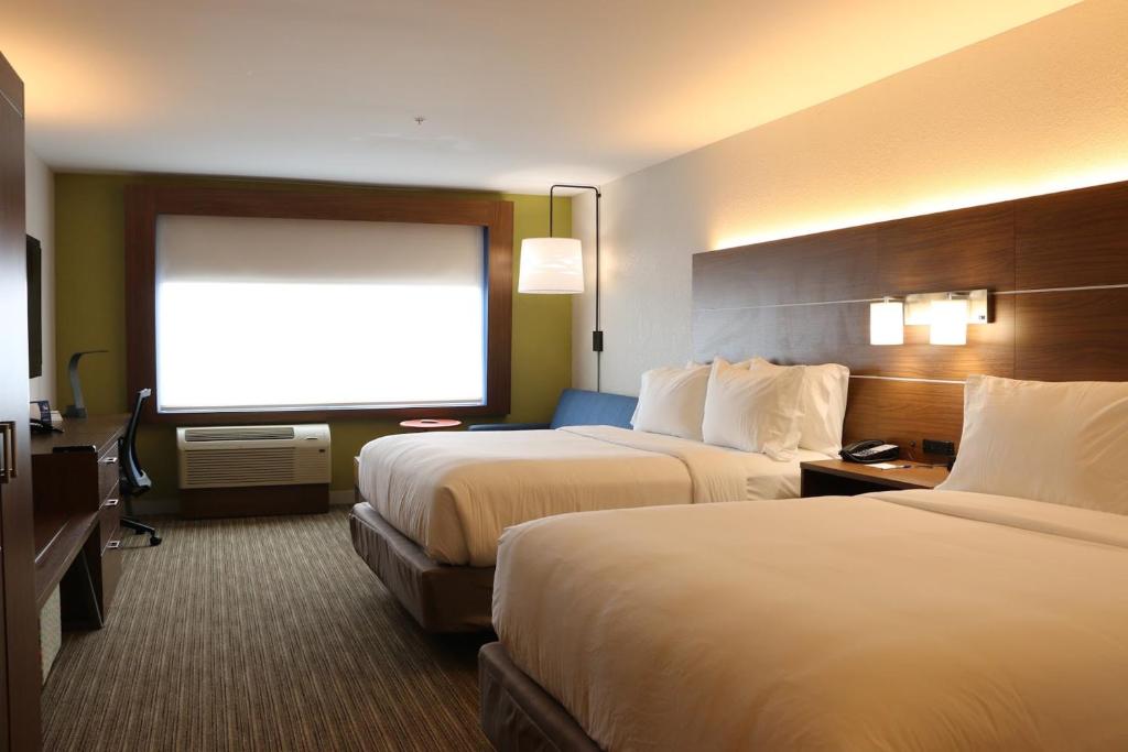 Holiday Inn Express & Suites Detroit Northwest - Livonia photo