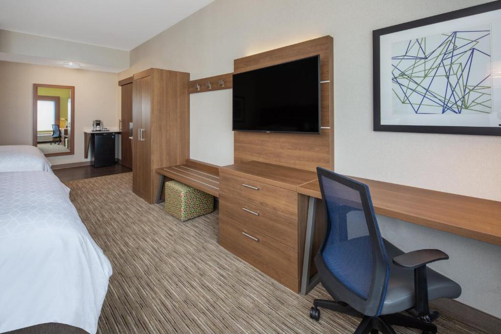 Holiday Inn Express And Suites Chico photo