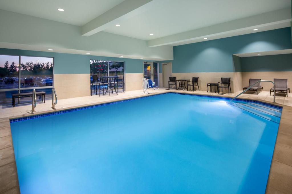 Holiday Inn Express And Suites Chico photo