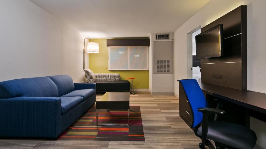 Holiday Inn Express Hotel & Suites Everett photo