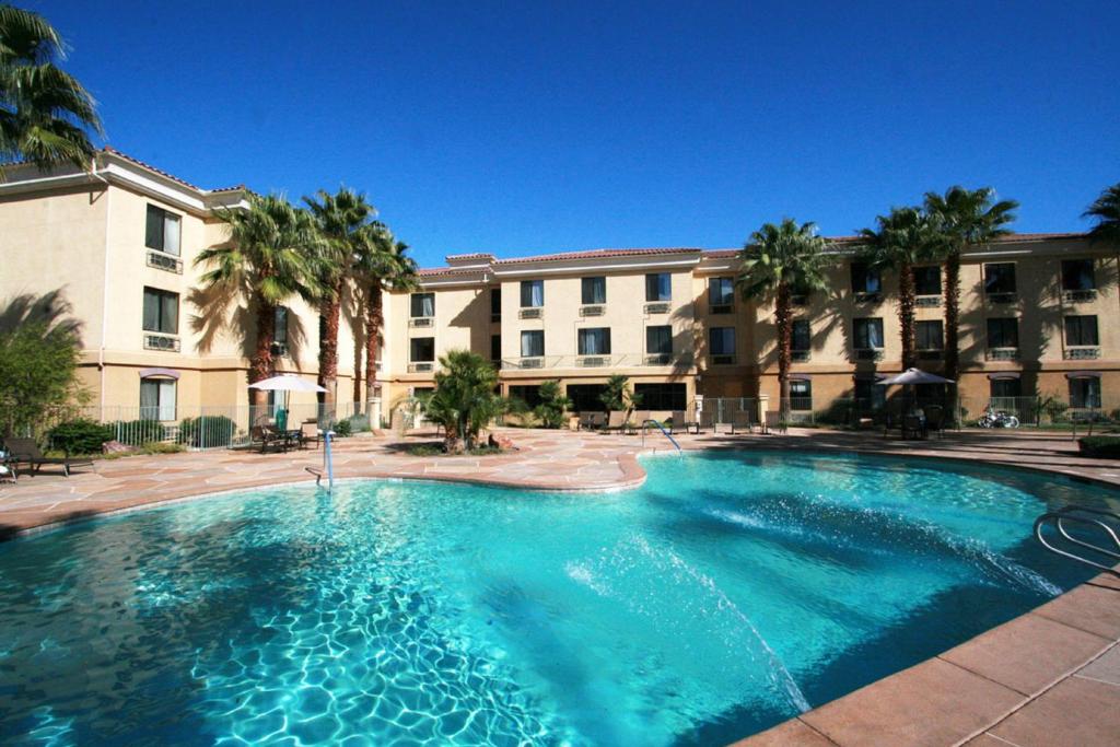 Hampton Inn & Suites Cathedral City photo